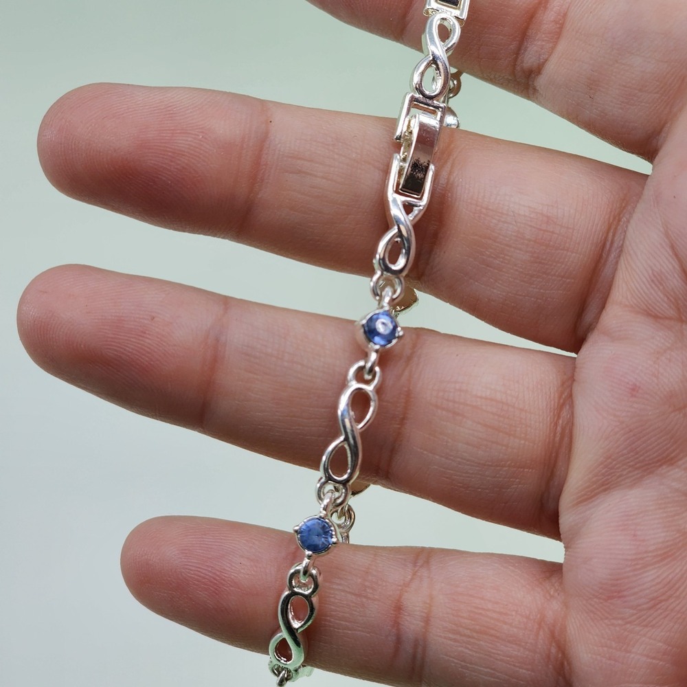 Silver Tone Infinity Link Blue Crystal Bracelet 8in Rhinestone Elegant Gift